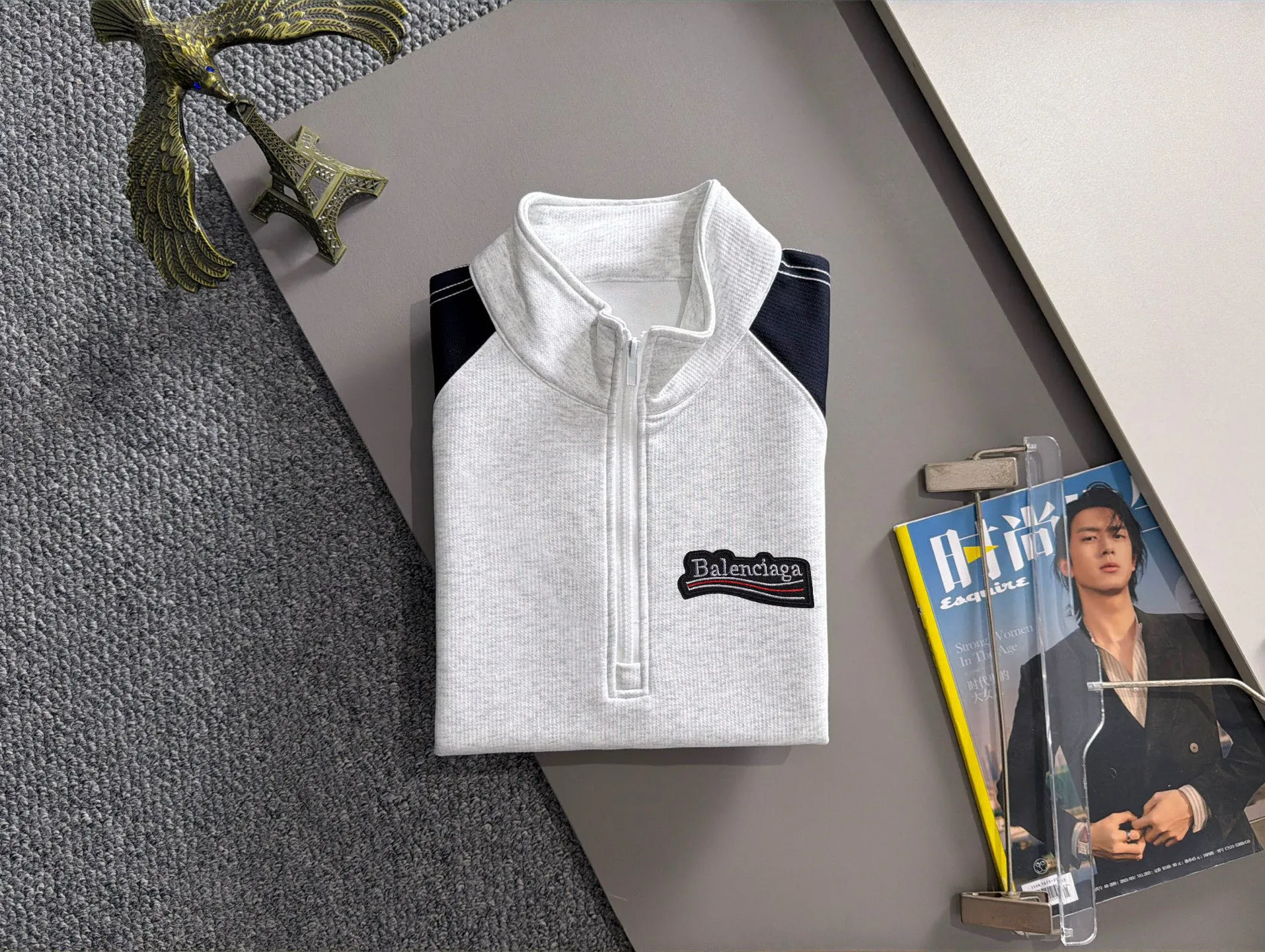 Balenciaga 2026 Long Sleeve Sweatshirts for Men and Women Same Style Many Stars Same Style, Top Original Version Feel Free to Compare 🆚The fabric is custom-dyed and slightly spray-painted and distressed. The fabric, material, and details are consistent with the original version. Special cotton and linen fabrics are used. The cost of the fabric is extremely expensive. It is twice as expensive as pure cotton materials. We will do better at all costs. Three standards are complete. The comparison between non-market products and our fabrics is very different. Only the top version is made! Size: M-4XL